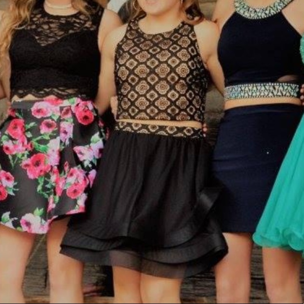juniors dress!! worn once at a school formal.